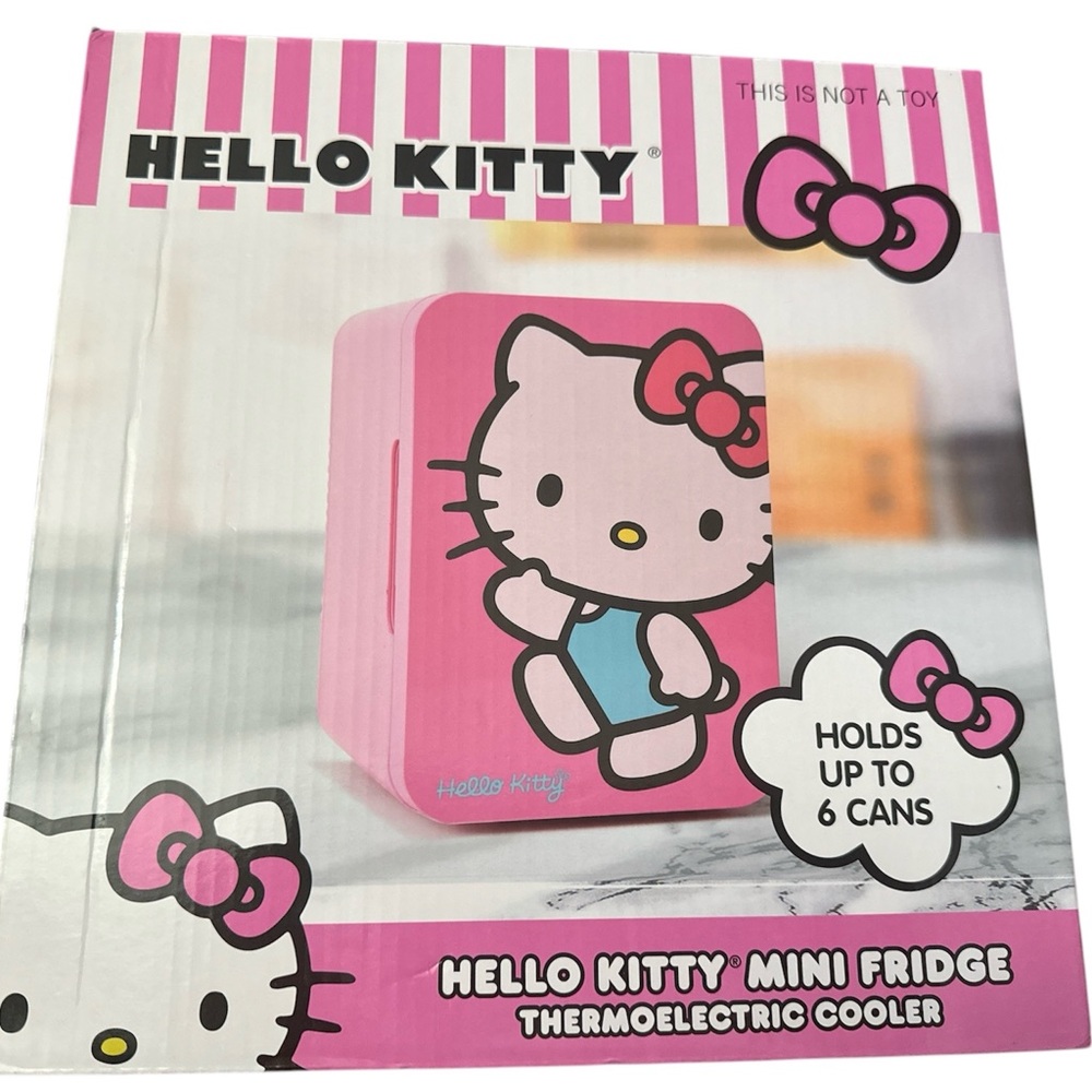 Pink Hello Kitty 6 Can Personal Mini Fridge Thermoelectric Cooler 4L New Sanrio